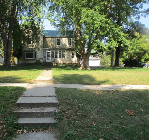 $136,200 | 608 Lavalle Street, Reedsburg, WI 53959