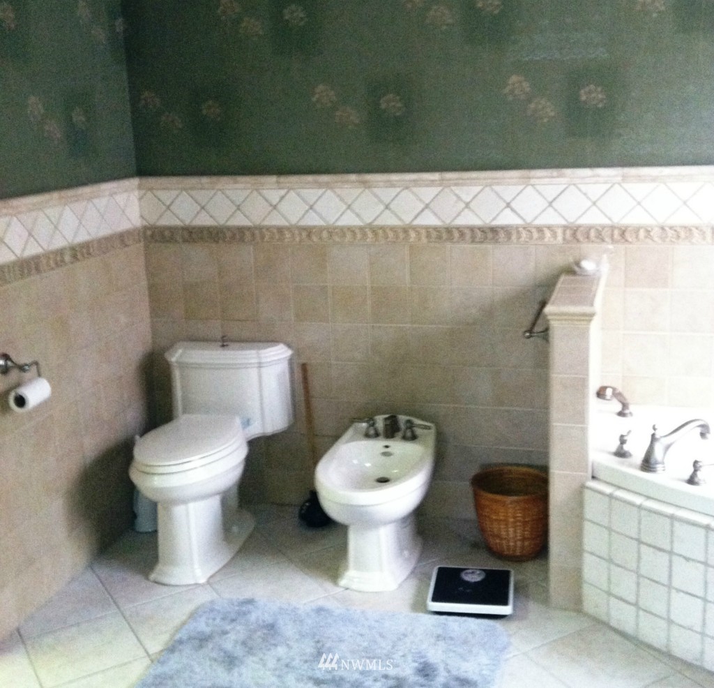 3757 Tracyton Beach Road Northwest Bremerton, WA 98310 - Photo 12 of 15 Gallery Image 12