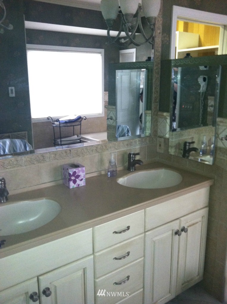 3757 Tracyton Beach Road Northwest Bremerton, WA 98310 - Photo 13 of 15 Gallery Image 13