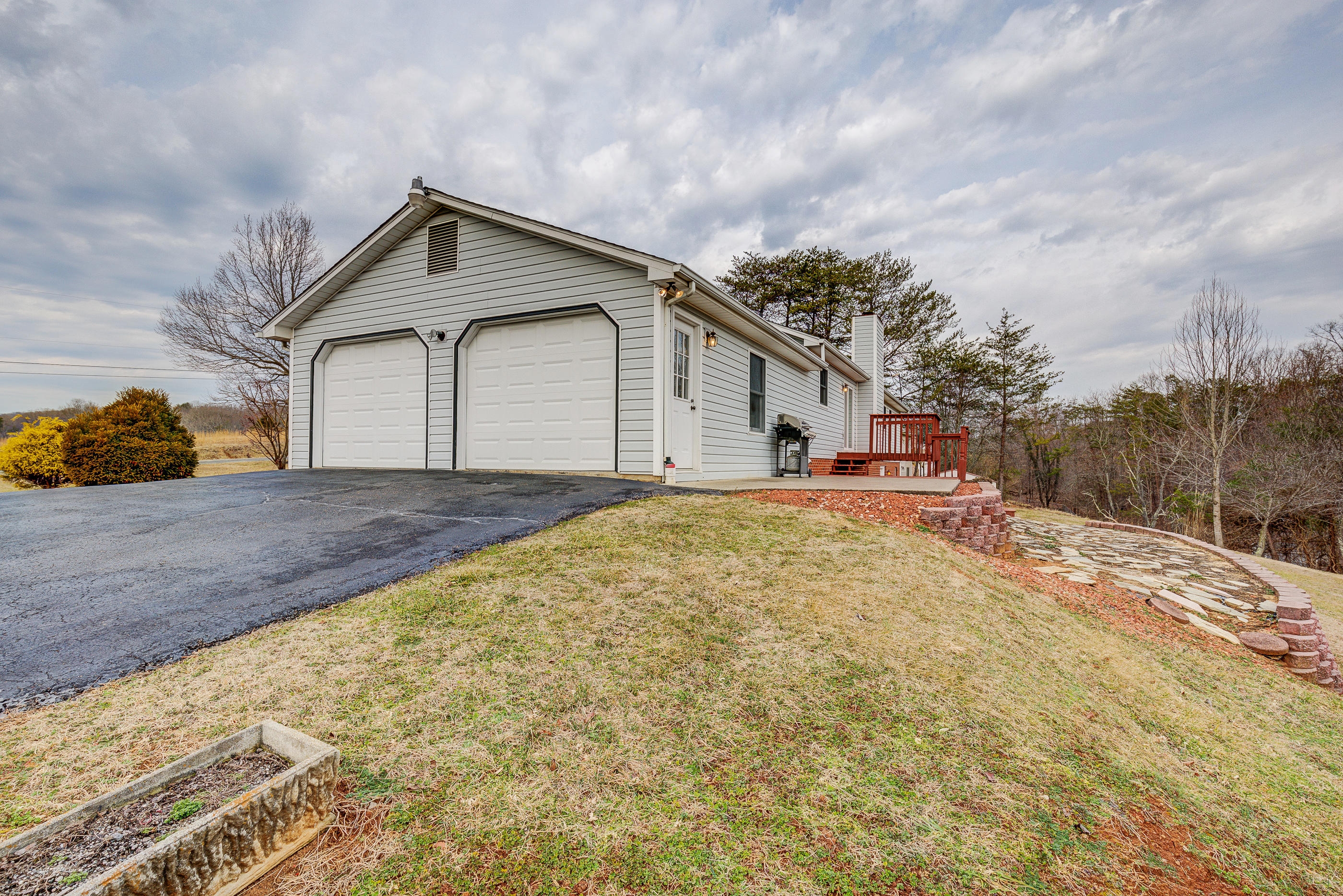 3470 Sterling Road Roanoke, VA 24014 - Photo 25 of 36 Attached Garage
