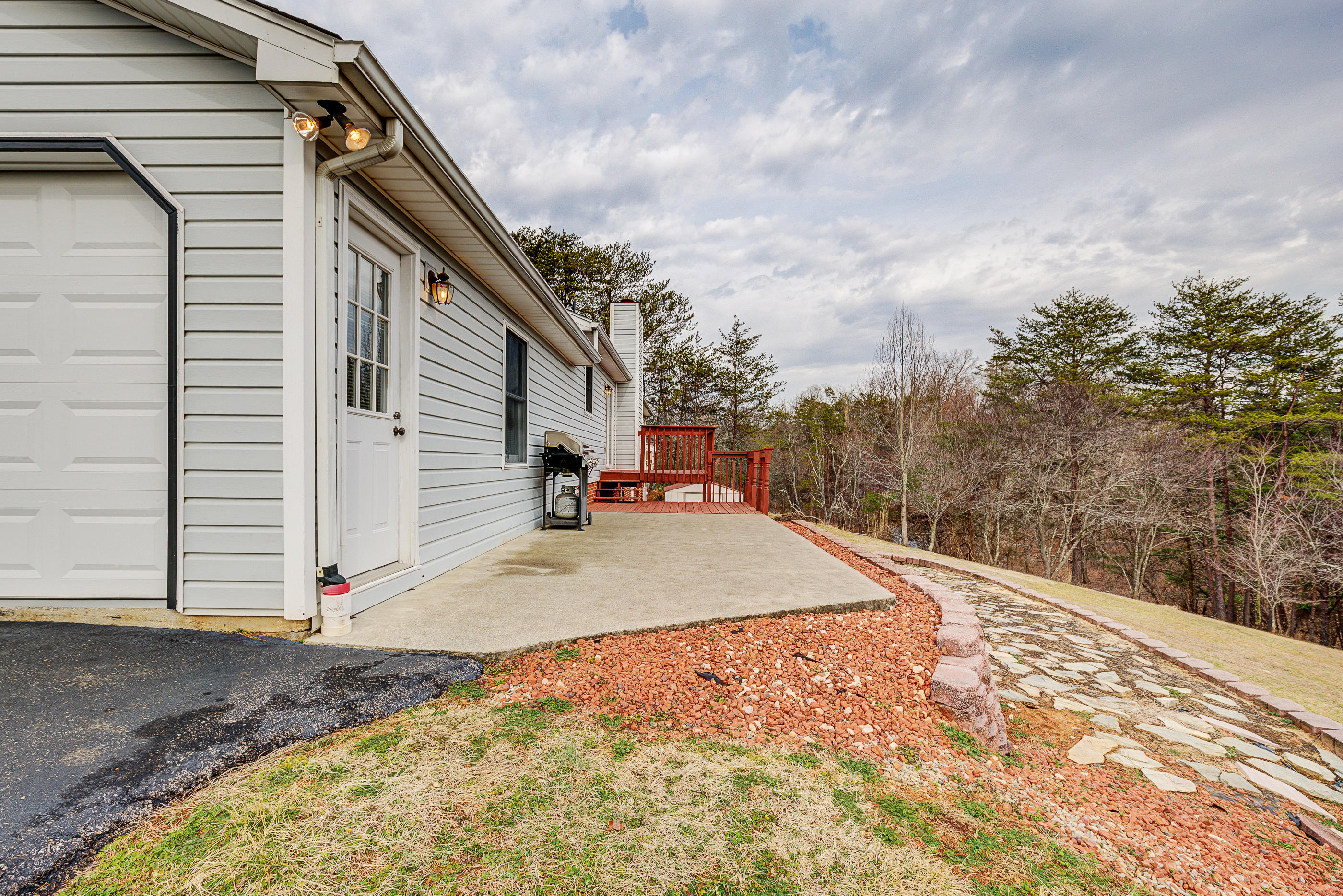 3470 Sterling Road Roanoke, VA 24014 - Photo 26 of 36 Patio