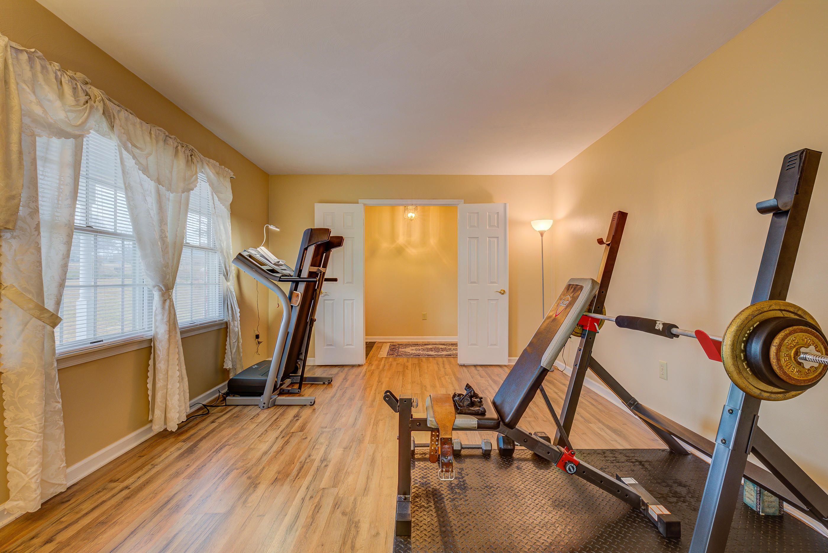 3470 Sterling Road Roanoke, VA 24014 - Photo 10 of 36 Living Room