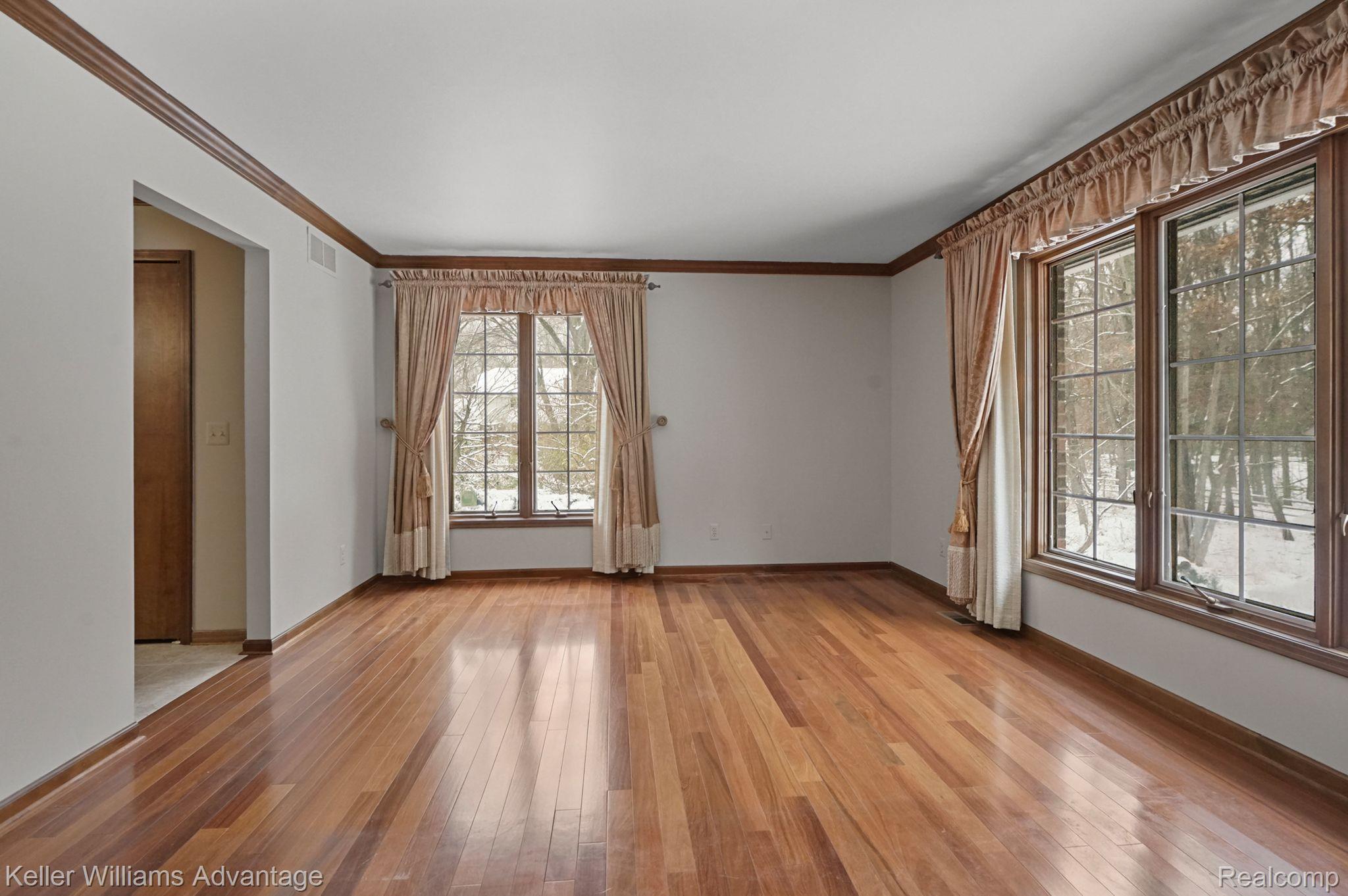 5169 Van Amberg Road Brighton, MI 48114 - Photo 18 of 29 Gallery Image 18