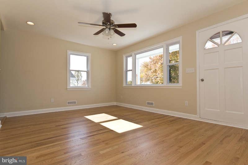 1608 Rosewick Avenue Rosedale, MD 21237 - Photo 6 of 24 Living Room