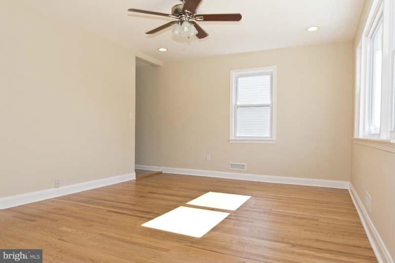 1608 Rosewick Avenue Rosedale, MD 21237 - Photo 7 of 24 Living Room