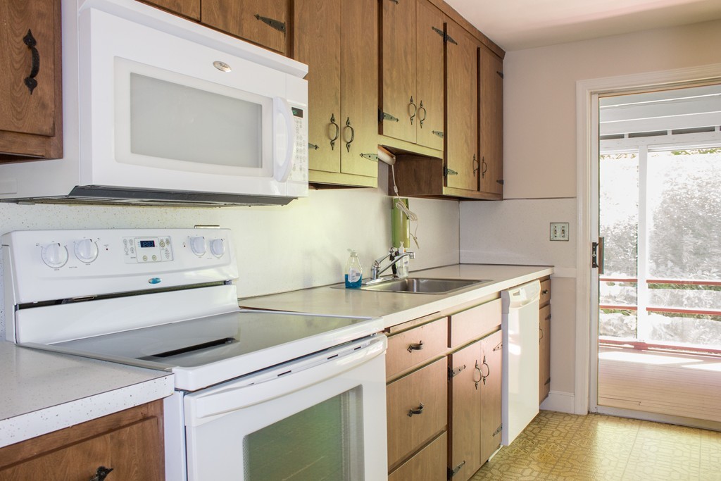 17 Belknap Road Medfield, MA 02052 - Photo 6 of 15 Gallery Image 6