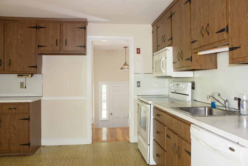 17 Belknap Road Medfield, MA 02052 - Photo 8 of 15 Gallery Image 8