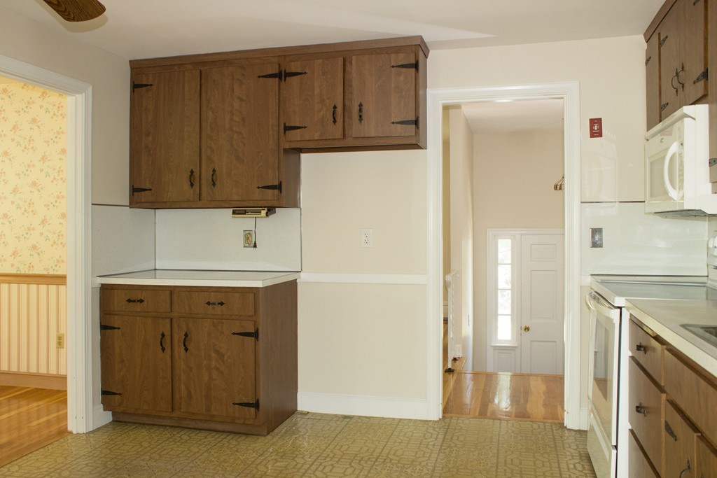 17 Belknap Road Medfield, MA 02052 - Photo 9 of 15 Gallery Image 9