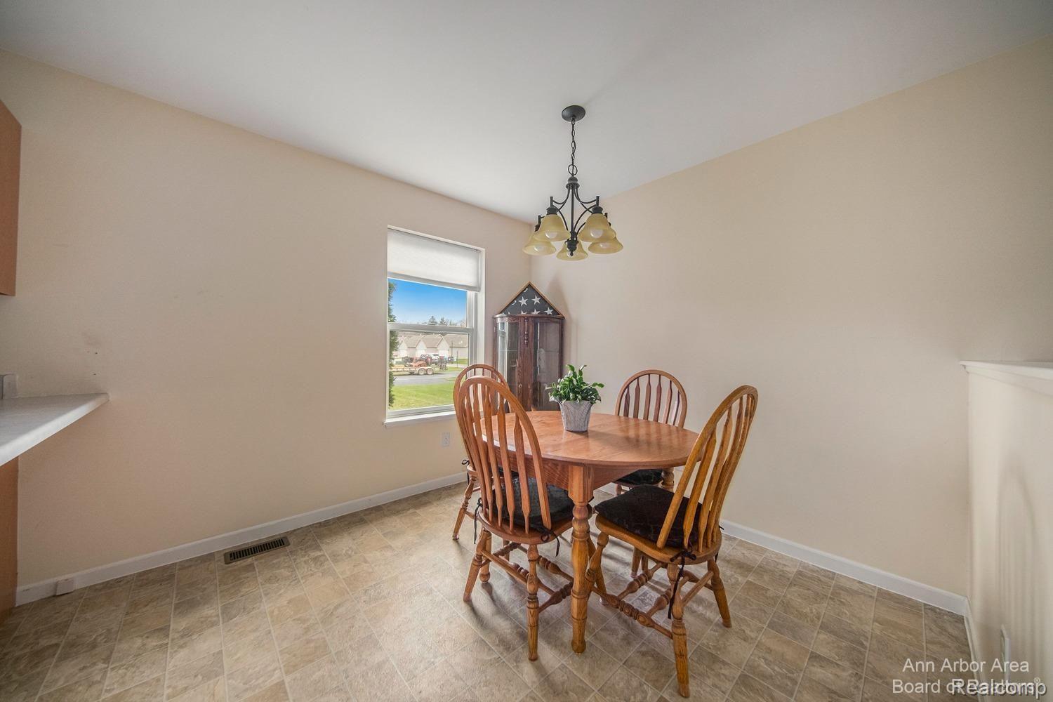 574 Ridge Lane Tecumseh, MI 49286 - Photo 9 of 27 Gallery Image 9