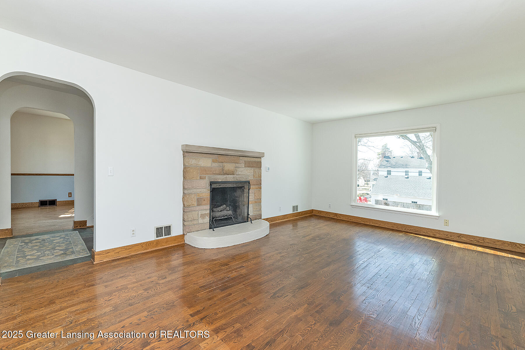 417 Kensington Road East Lansing, MI 48823 - Photo 3 of 31 Living Room
