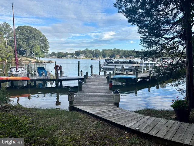 a view of a lake with house