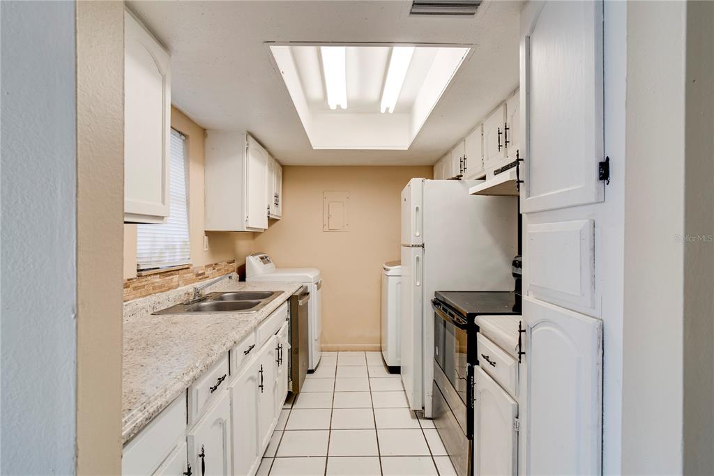 2512 Lemon Tree Lane, Unit C Orlando, FL 32839 - Photo 8 of 19