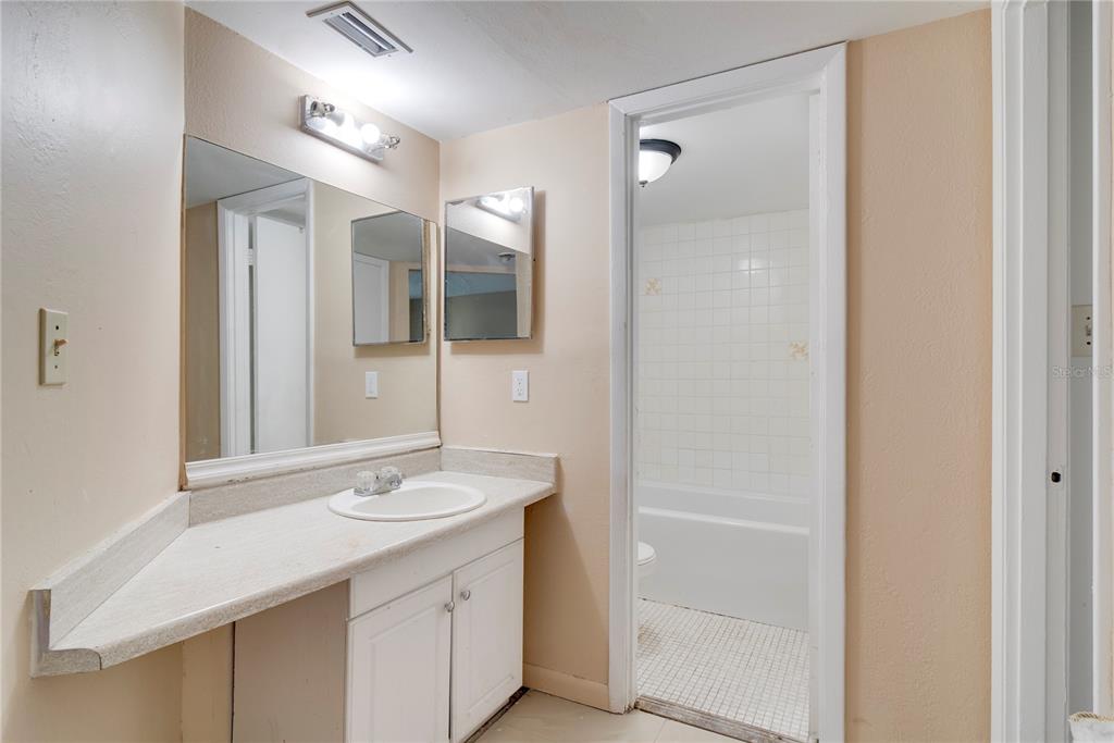 2512 Lemon Tree Lane, Unit C Orlando, FL 32839 - Photo 10 of 19