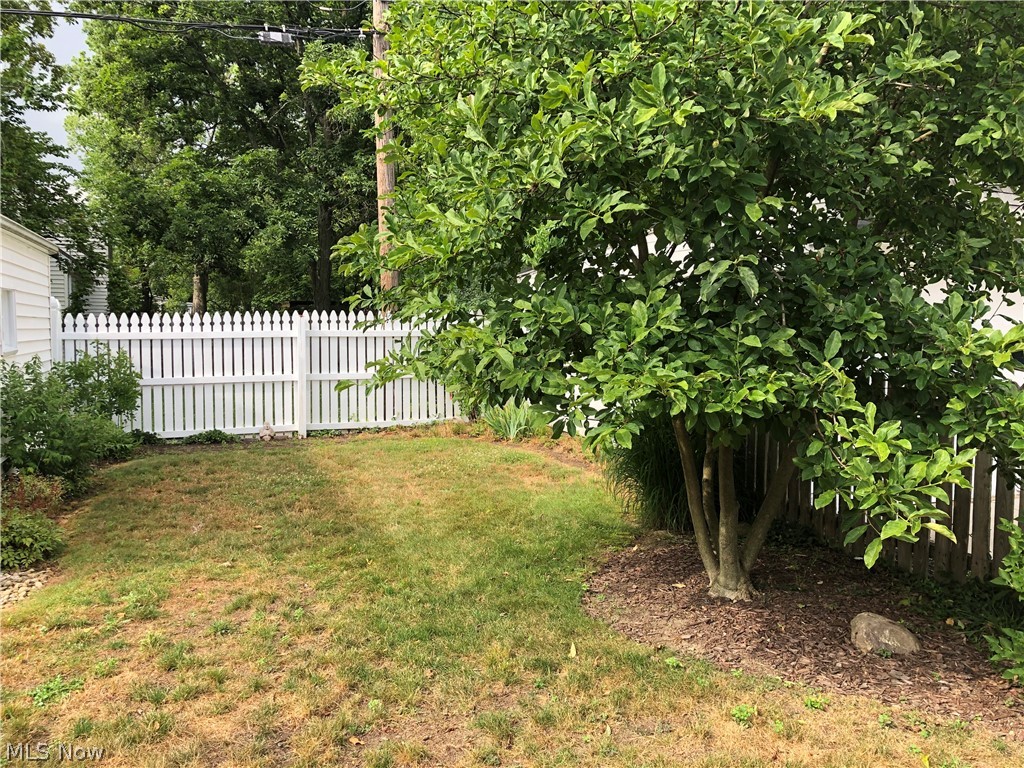 4099 Charlton Road Cleveland, OH 44121 - Photo 2 of 31