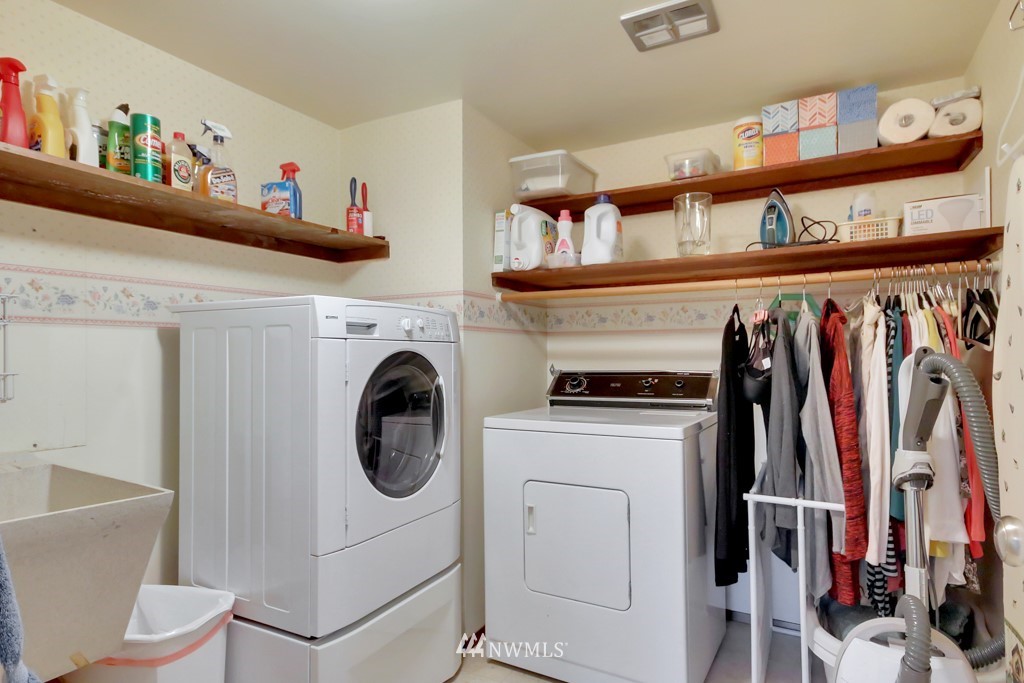 15867 132nd Place Southeast Renton, WA 98058 - Photo 14 of 24 Gallery Image 14
