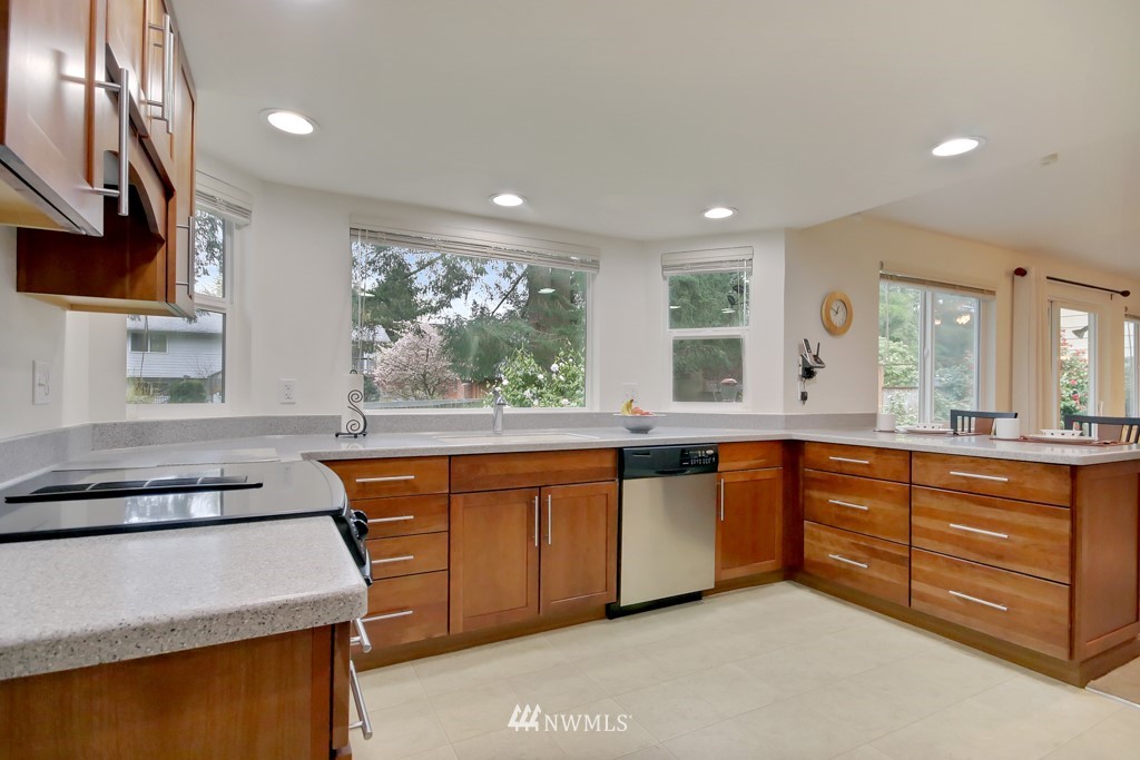 15867 132nd Place Southeast Renton, WA 98058 - Photo 7 of 24 Gallery Image 7