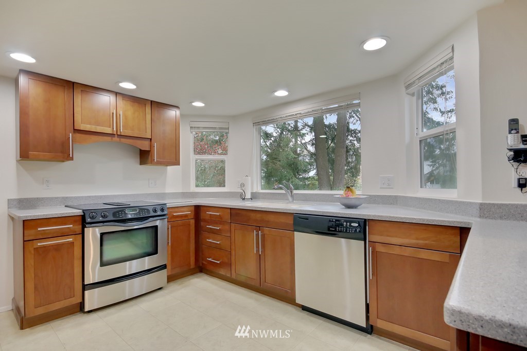 15867 132nd Place Southeast Renton, WA 98058 - Photo 8 of 24 Gallery Image 8
