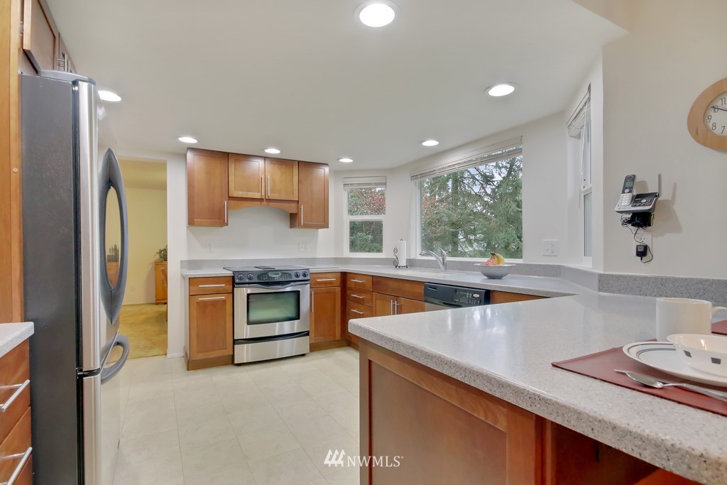 15867 132nd Place Southeast Renton, WA 98058 - Photo 9 of 24 Gallery Image 9