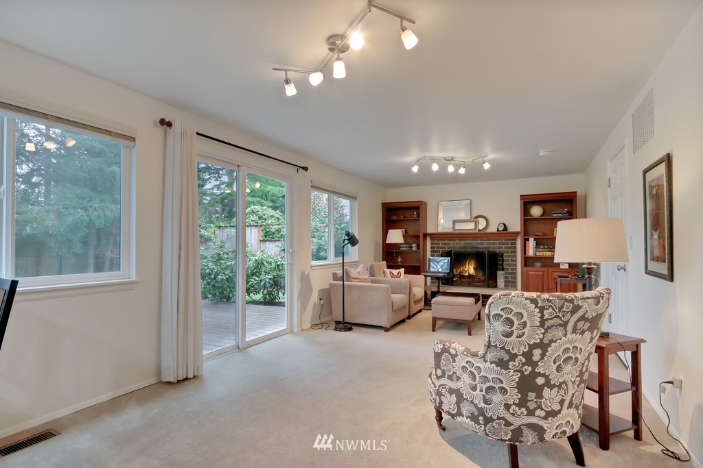 15867 132nd Place Southeast Renton, WA 98058 - Photo 10 of 24 Gallery Image 10