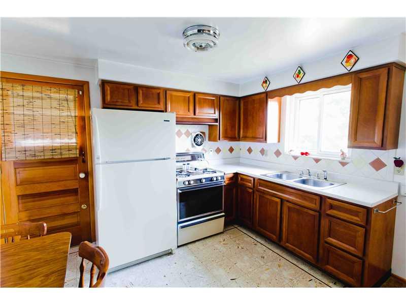 167 Clinton Street McKees Rocks, PA 15136 - Photo 4 of 11 Kitchen.