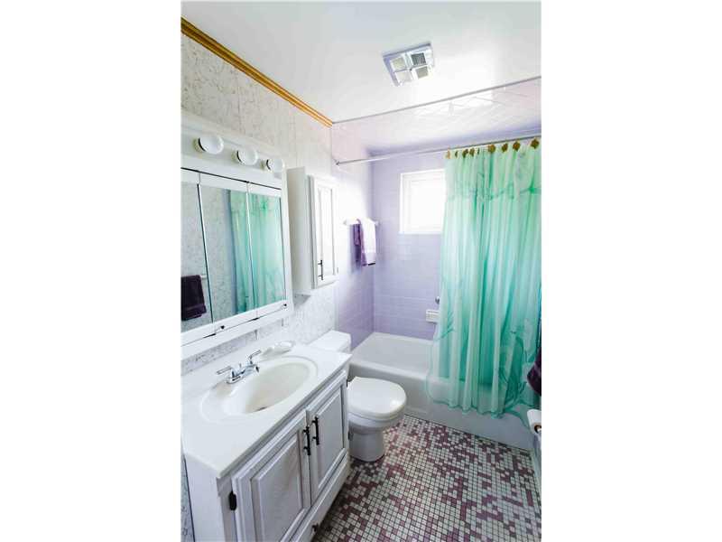 167 Clinton Street McKees Rocks, PA 15136 - Photo 7 of 11 Master Bath/Spa.