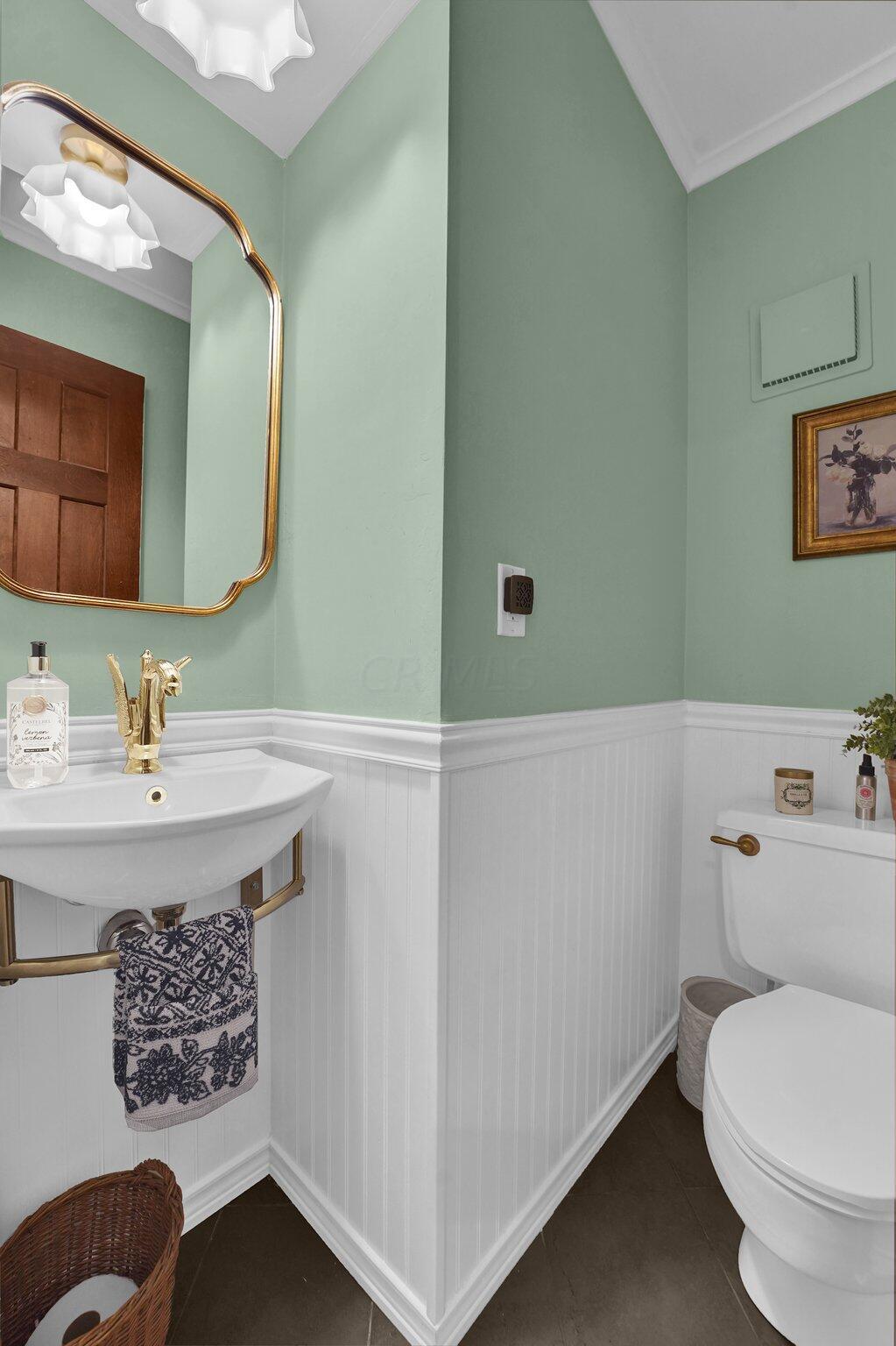 2500 Henthorn Road Upper Arlington, OH 43221 - Photo 21 of 55 1st Floor 1/2 Bath