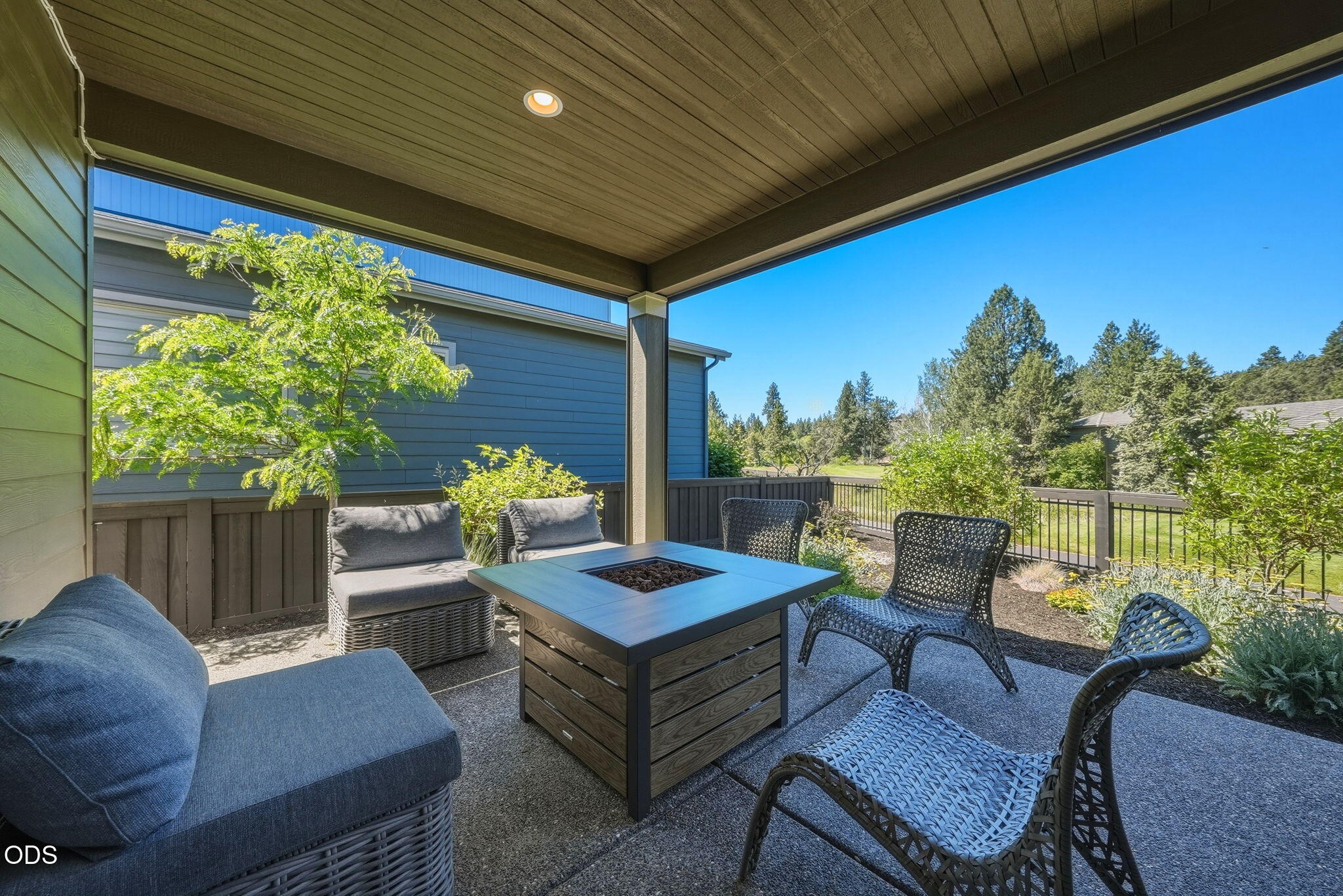 2627 Northwest Rippling River Court Bend, OR 97703 - Photo 27 of 48