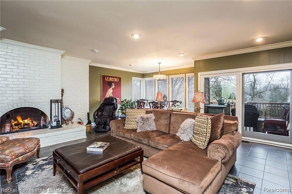 4787 South Valleyview Road West Bloomfield, MI 48323 - Photo 10 of 40 Gallery Image 10