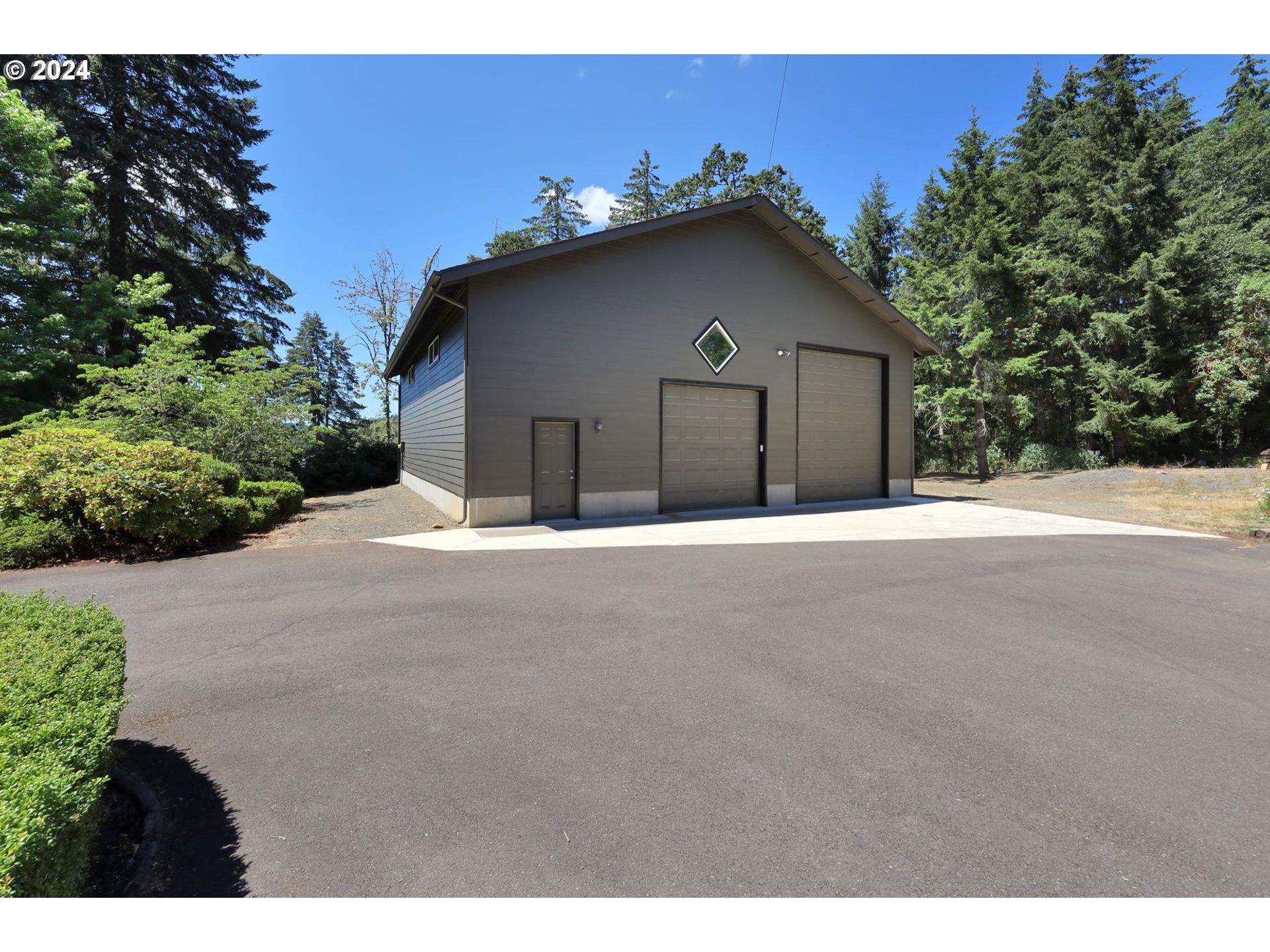 25377 Butler Road Junction City, OR 97448 - Photo 4 of 46 Gallery Image 4