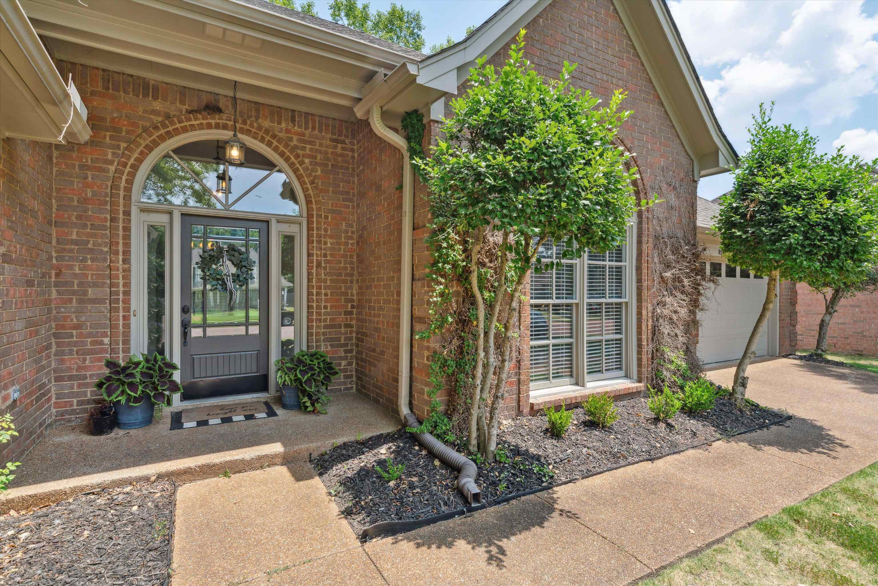 852 Joe Drive Collierville, TN 38017 - Photo 2 of 27 a front view of a house with garden