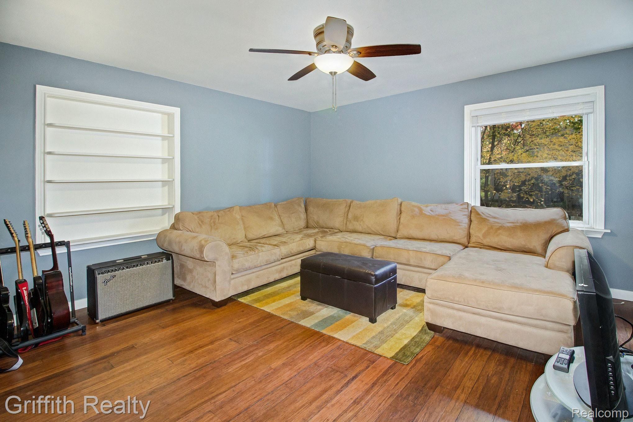 333 Inverness Street Howell, MI 48843 - Photo 12 of 22 Bedroom 3.jpg