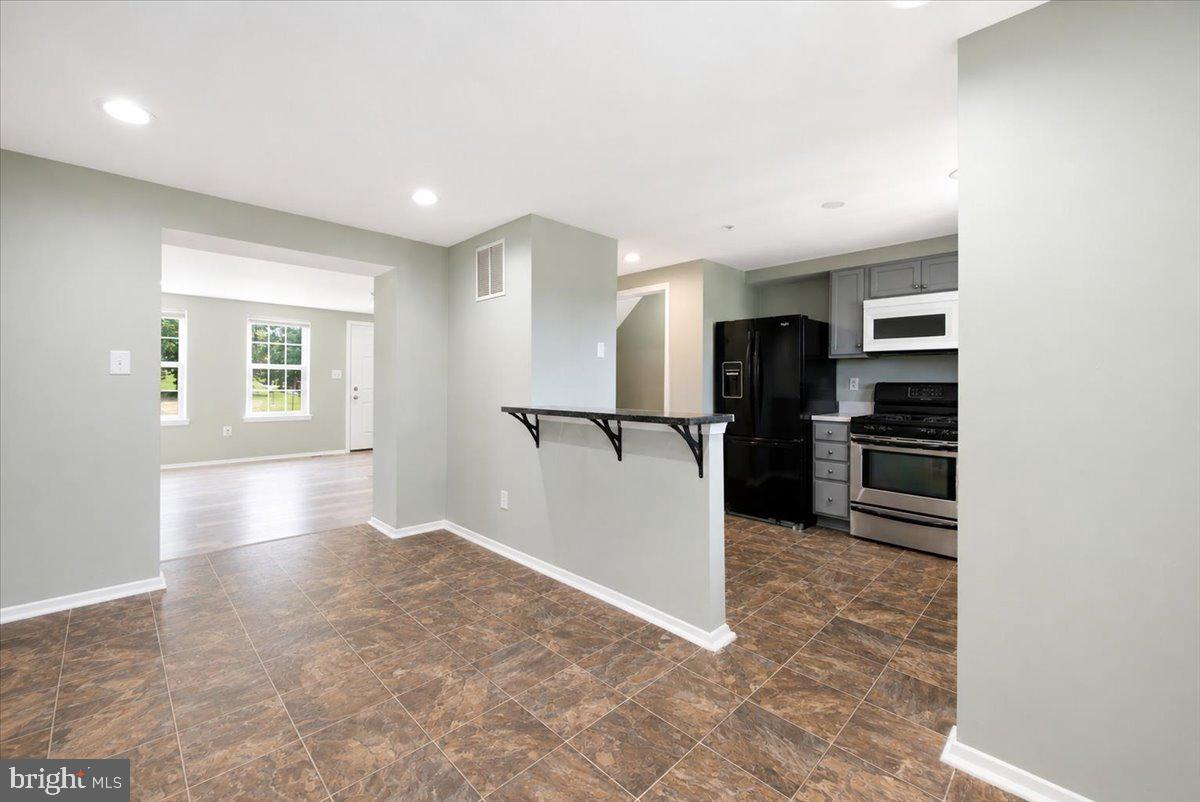 3426 Round Road Baltimore, MD 21225 - Photo 4 of 24