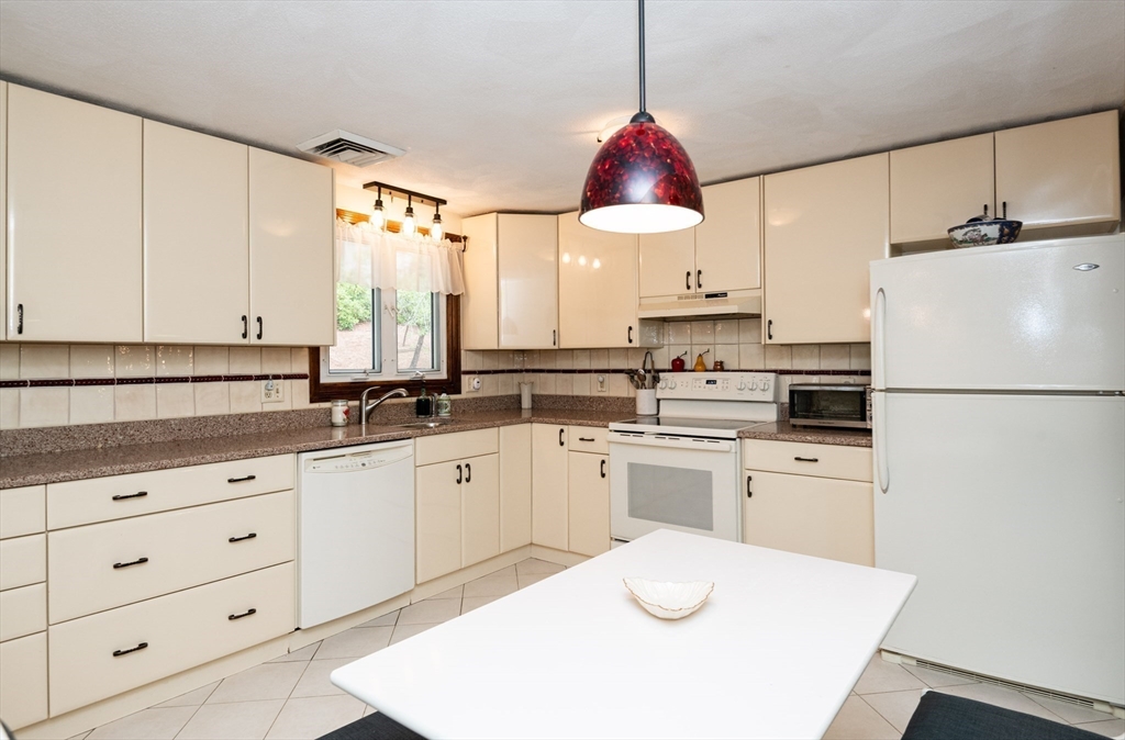 8 Patrick Circle Stoneham, MA 02180 - Photo 12 of 35