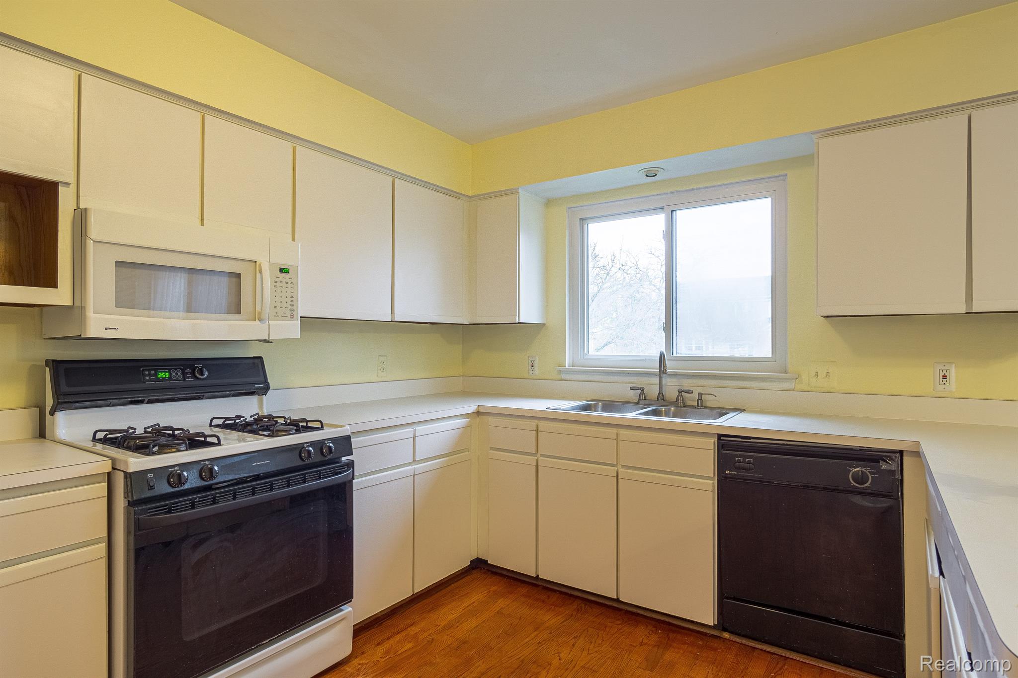 45622 Hanford Road Canton, MI 48187 - Photo 7 of 21 Gallery Image 7