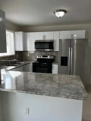 $2,700 | Gladeview, Miami, FL 33147