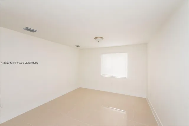 $2,700 | Gladeview, Miami, FL 33147