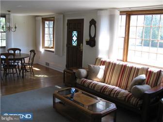 2747 Harmil Road Broomall, PA 19008 - Photo 3 of 12 Living Room