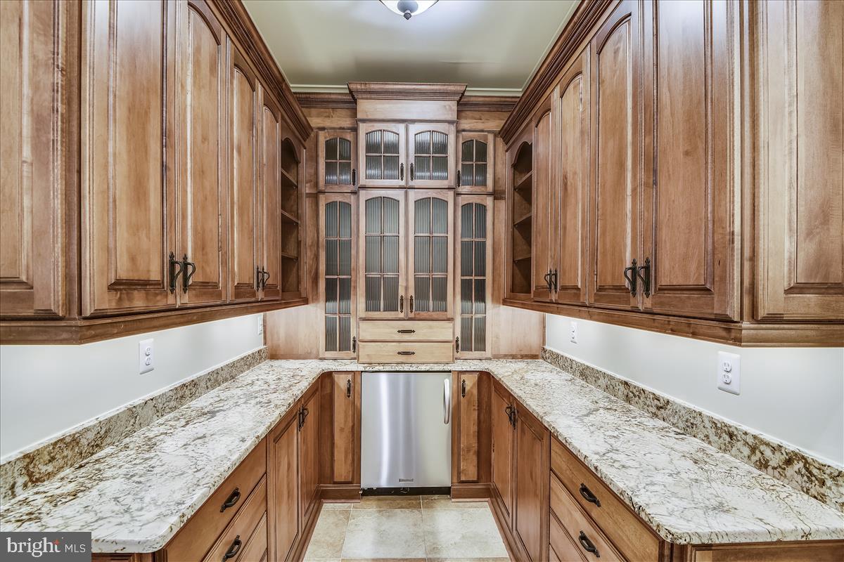 12056 Open Run Road Ellicott City, MD 21042 - Photo 33 of 114 Well appointed Butlers Pantry