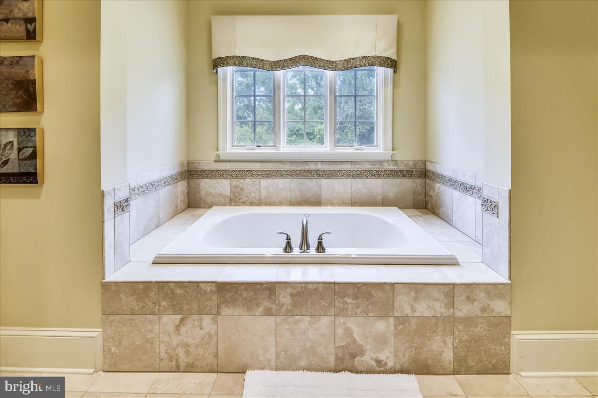 12056 Open Run Road Ellicott City, MD 21042 - Photo 54 of 114 Lovely niche for the tub