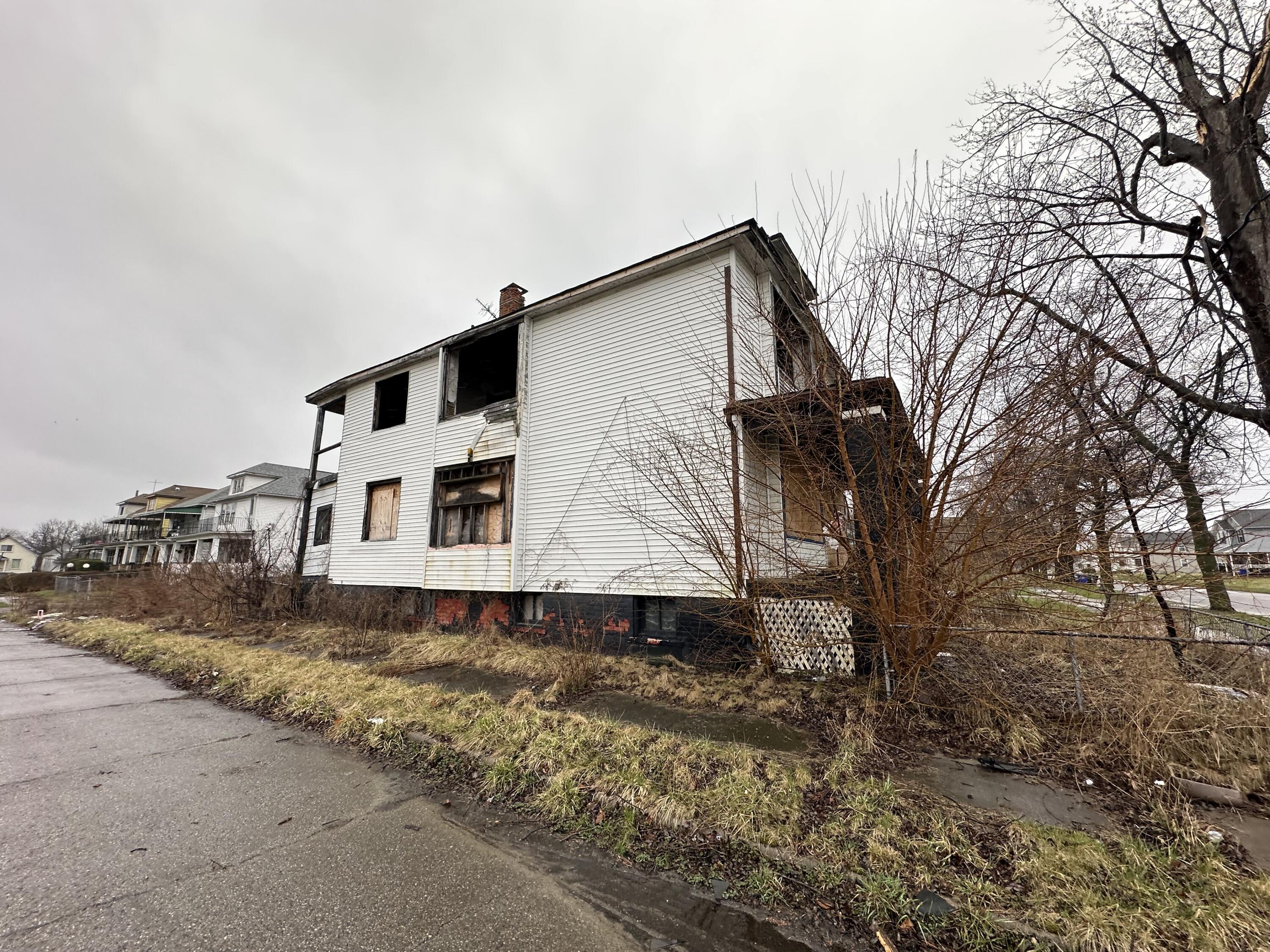 4160 Crane Street Detroit, MI 48214 - Photo 2 of 6 IMG_1677