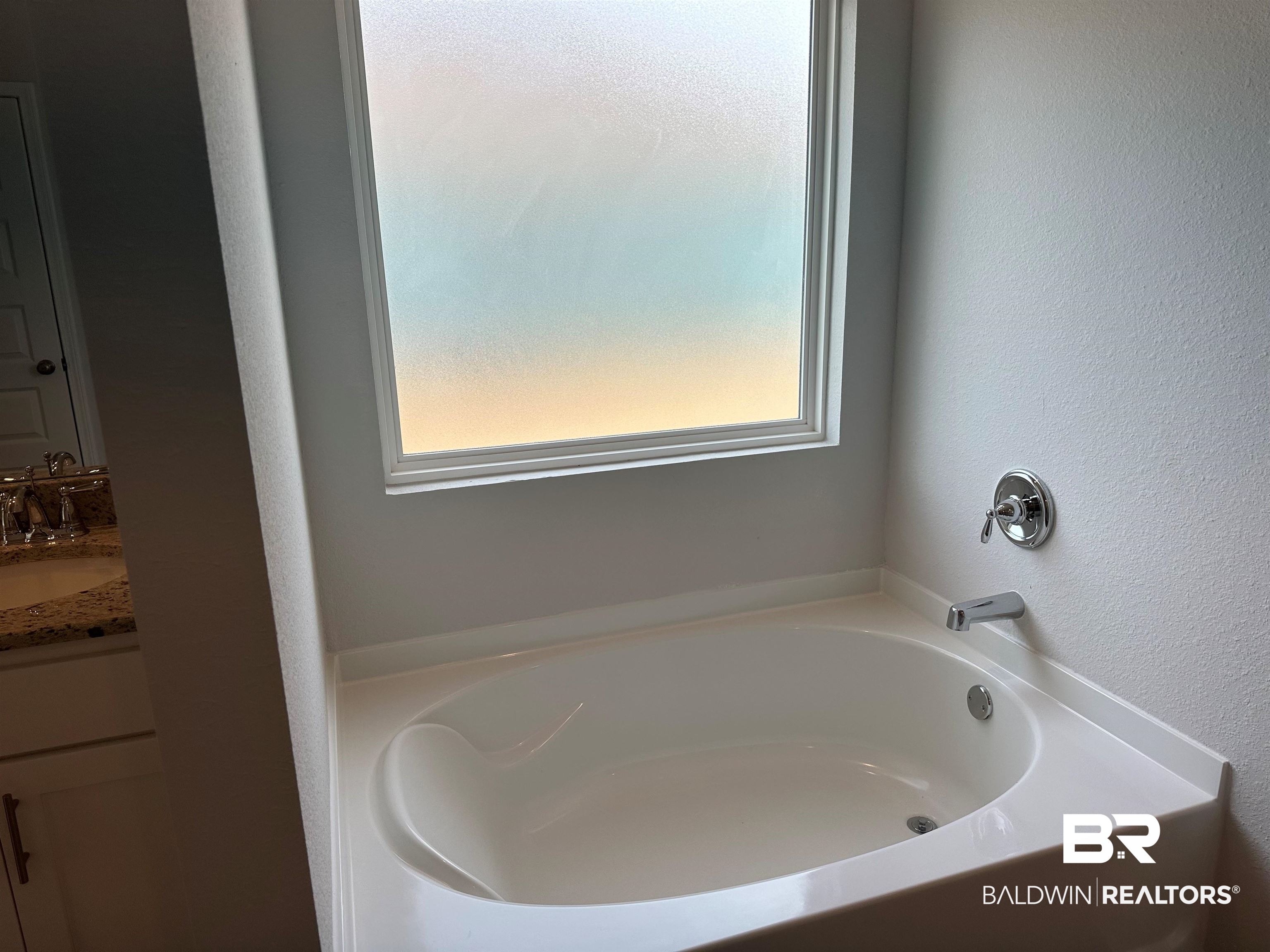 440 Emorie Avenue, Unit 21 Foley, AL 36535 - Photo 10 of 14 Soaking Tub
