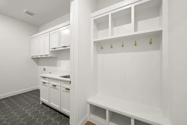 $829,990 | 4730 Hawthorn Hls Lane, Arlington, TX 76005