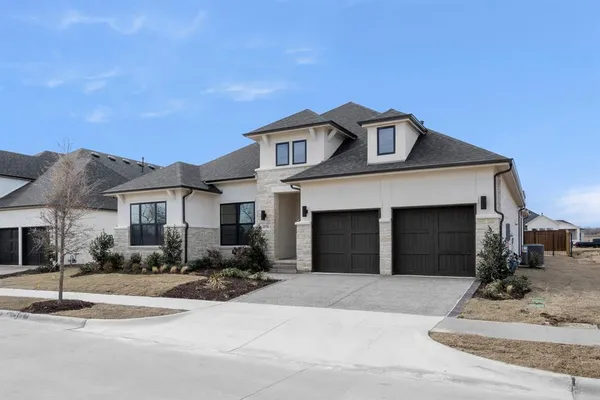 $829,990 | 4730 Hawthorn Hls Lane, Arlington, TX 76005