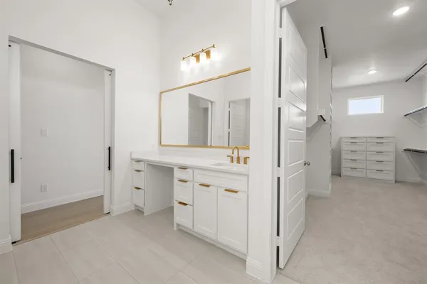 $829,990 | 4730 Hawthorn Hls Lane, Arlington, TX 76005