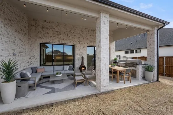 $829,990 | 4730 Hawthorn Hls Lane, Arlington, TX 76005