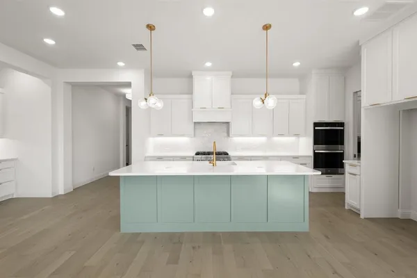 $829,990 | 4730 Hawthorn Hls Lane, Arlington, TX 76005