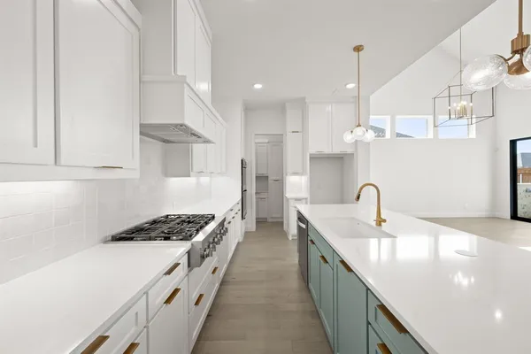 $829,990 | 4730 Hawthorn Hls Lane, Arlington, TX 76005