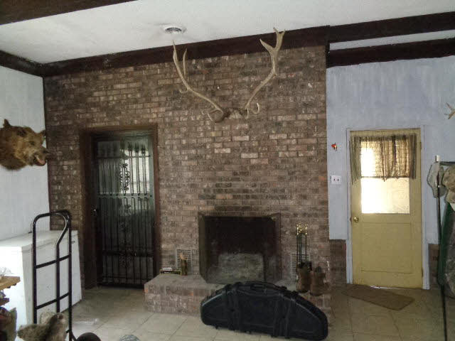 4289 Jeddo Road Uriah, AL 36480 - Photo 3 of 5 Living room