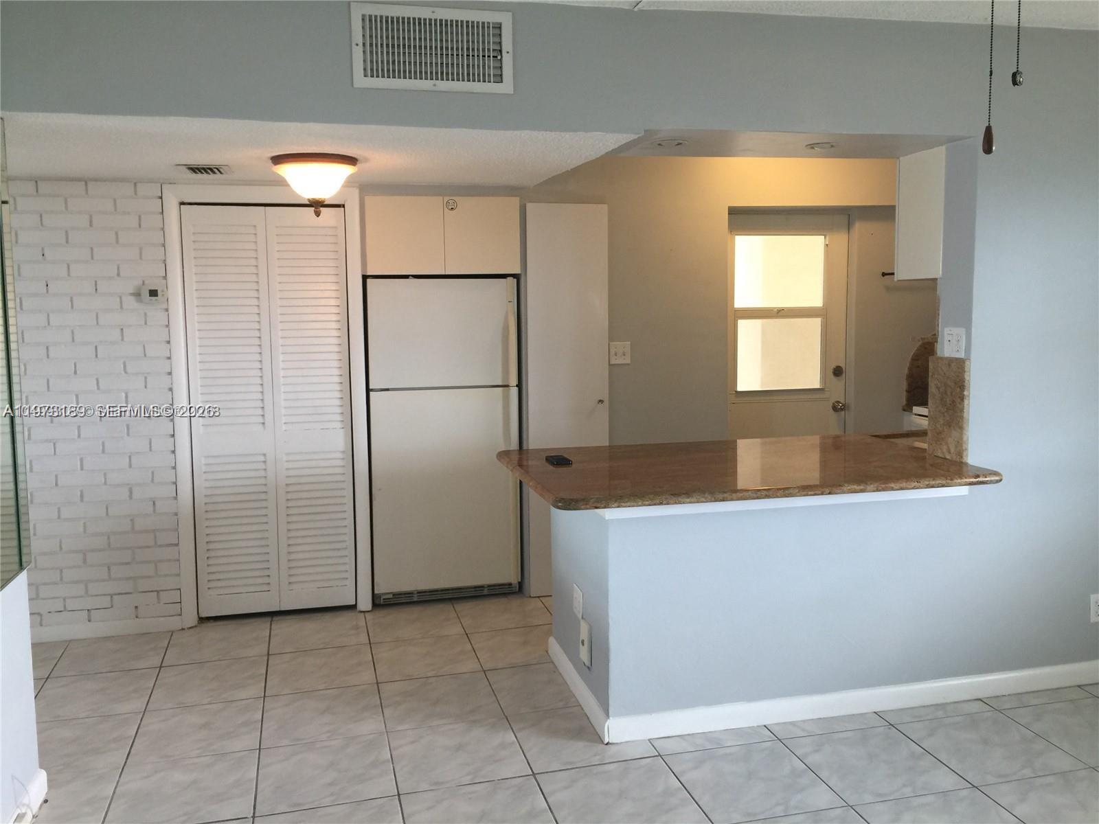 901 South Surf Road, Unit 402 Hollywood, FL 33019 - Photo 23 of 25 a view of a bathroom with bathtub and shower