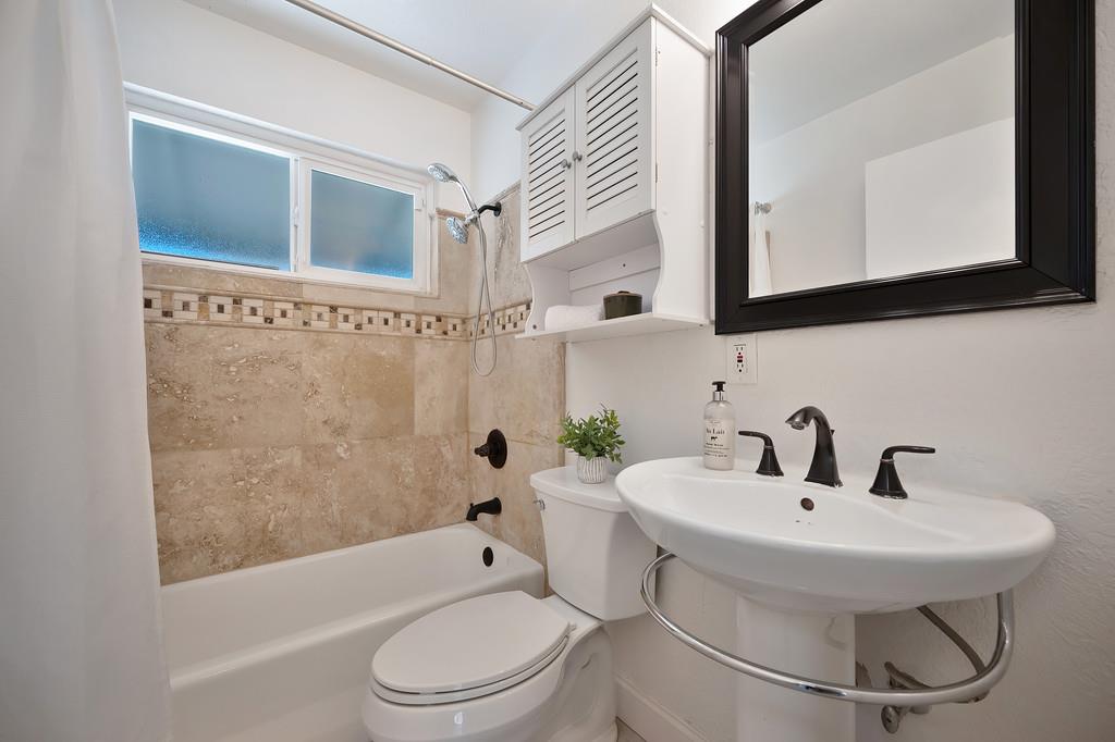 3129 Murchison Way Carmichael, CA 95608 - Photo 28 of 41 Bathroom #1 inside main house.